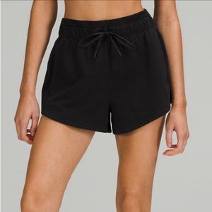 Lululemon inner glow high rise short 3”